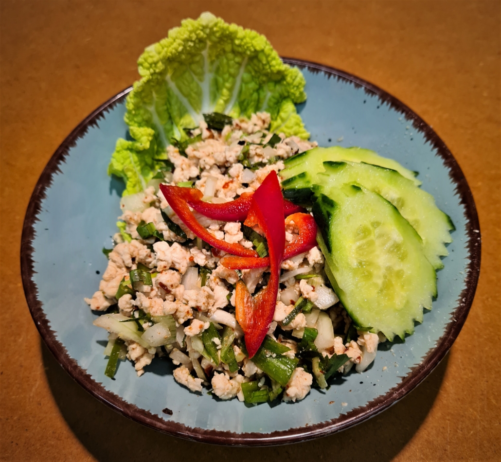 Laab Gai / Hühnerfleischsalat mit Parsley Kraut Nr.50 ThaiToGo